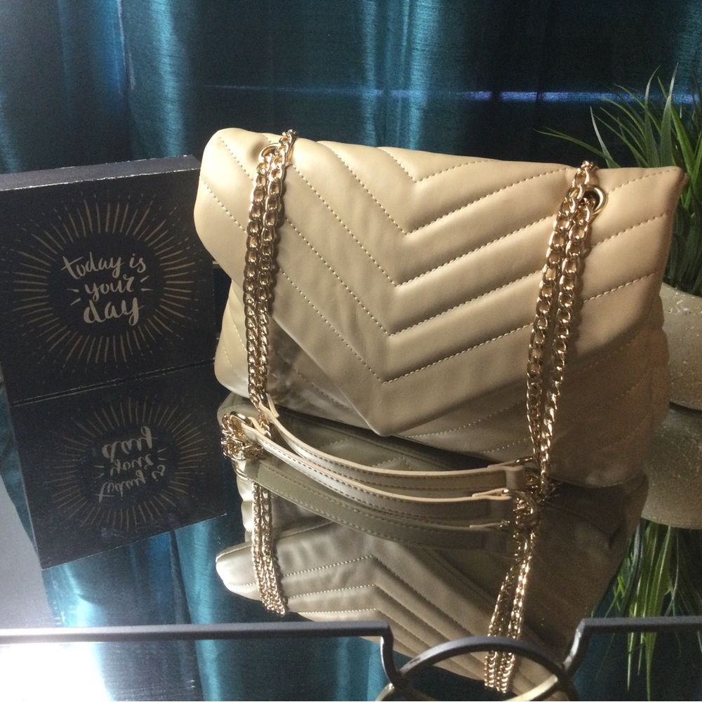 SOLD -Very Cute Quilted Purse. Crossbody or Shoulder. Great for work or weekend.